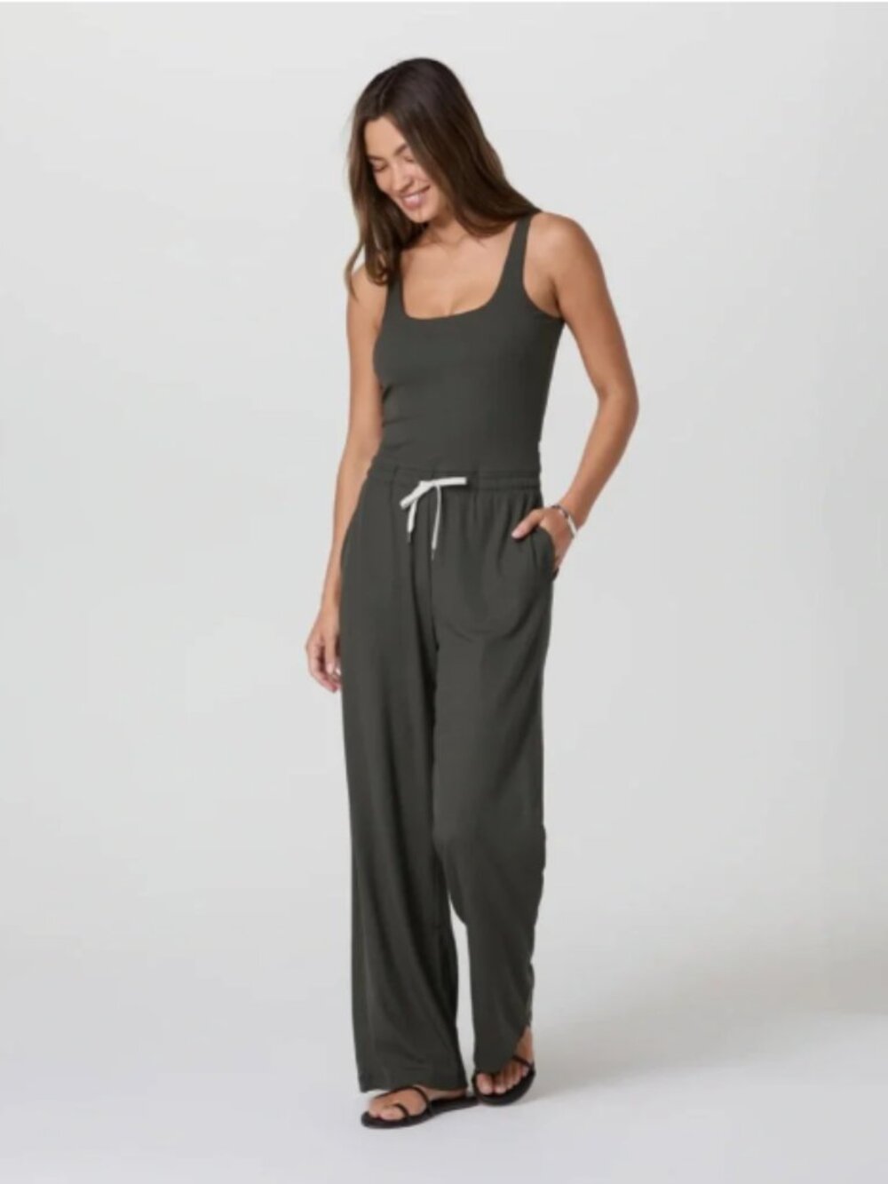Vuori Pose Scoop Jumpsuit in Kale Sleeveless Ribbed Pockets Green Size Medium